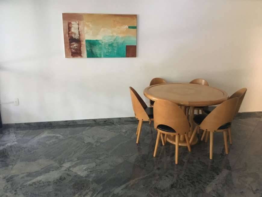 Apartamento à venda com 4 quartos, 202m² - Foto 2