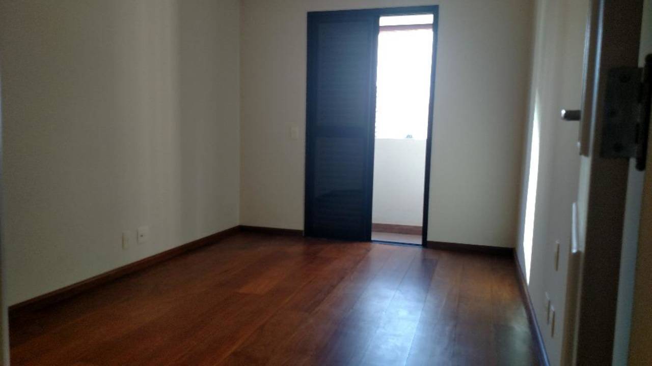 Apartamento à venda com 4 quartos, 202m² - Foto 9